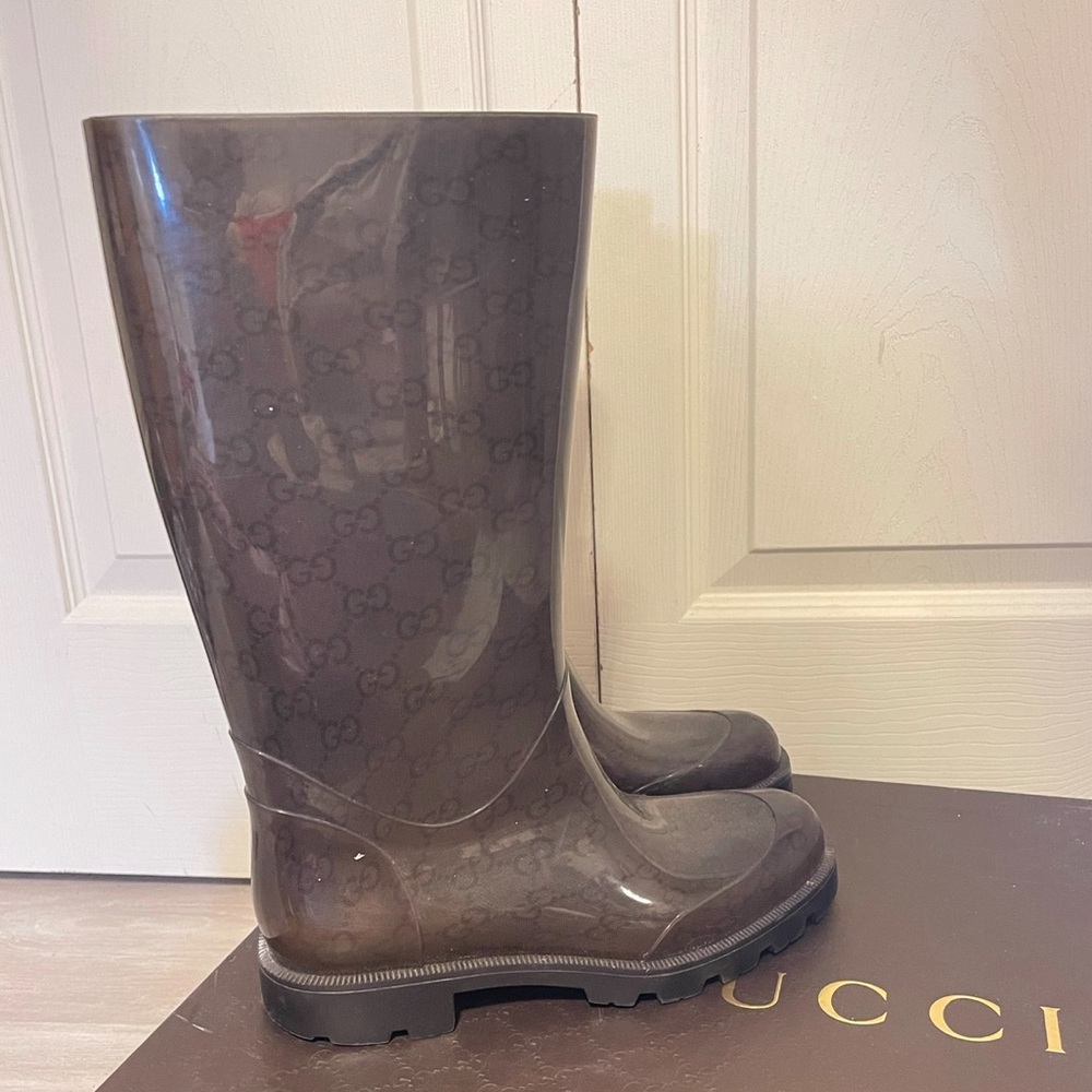 Gucci rain boots with box and dust bag
